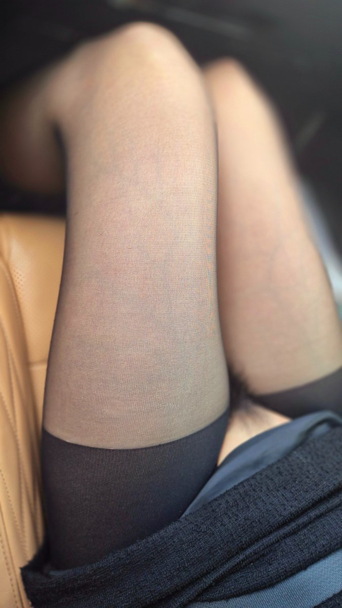 생존신고^^
이제 따스한 봄 슬슬
노출의 계절
노팬으로 데이트^^
아쉽지만 노브라는 도저히
못한다고 합니다