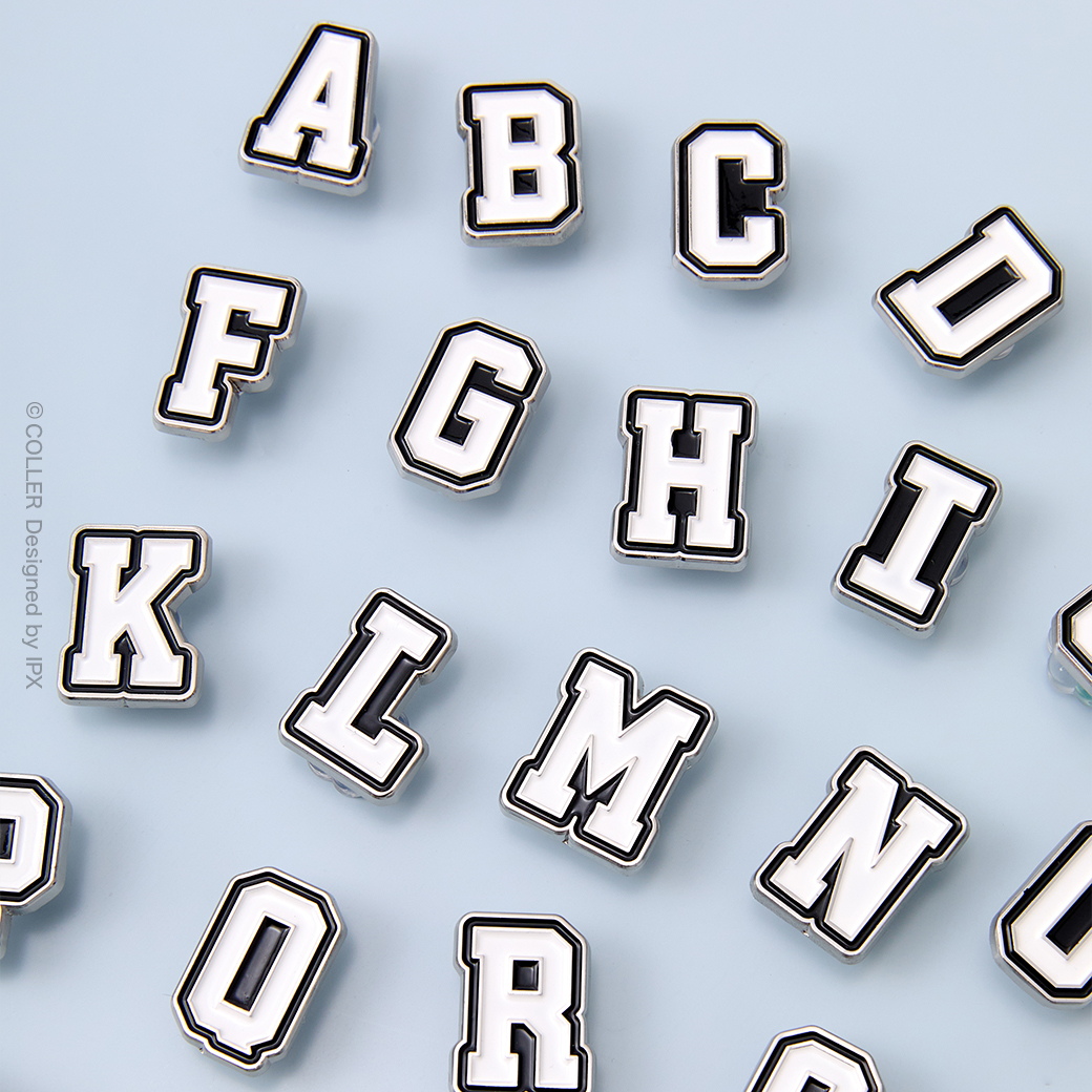 JP_LINEFRIENDS's tweet image. COLLERのスティコンが新発売🎶

シンプルなブラック＆ホワイトと
カラフルなカラータイプの3種類をご用意したよ✨

自分のイニシャルやアルファベットを組み合わせて、オリジナルアイテムを作っちゃおう✊🏻❣️

🔻今すぐオンラインストアへ
lin.ee/WQNCA8C/capy

📍渋谷ストアでも発売中！

#COLLER