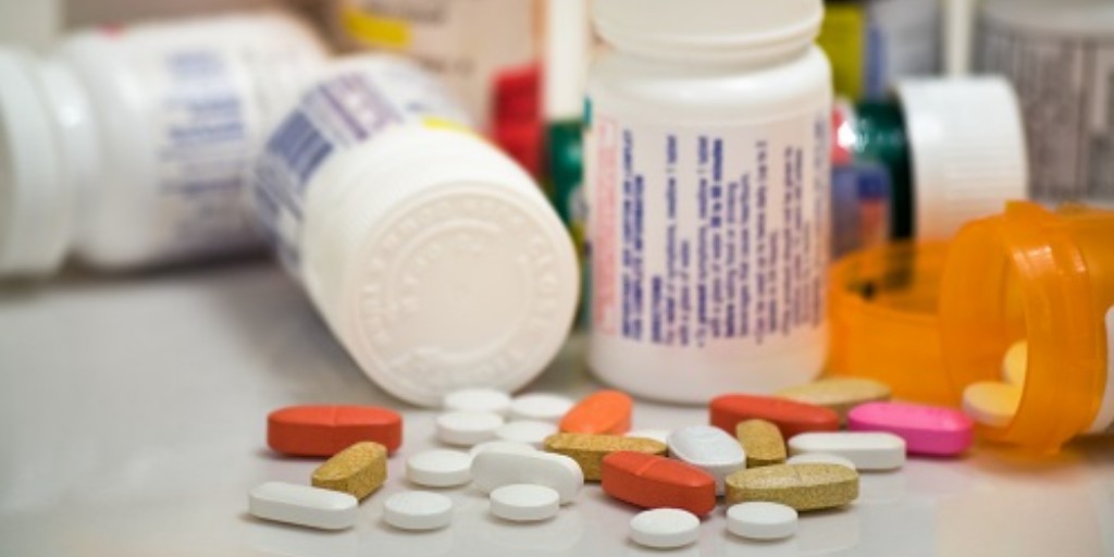 AboutKidsHealth's tweet photo. Learn about storing and giving medicine safely to prevent accidental poisonings from medications such as pain relievers: https://t.co/at1PB40dZN
#CheckForPoisons #PoisonPrevention https://t.co/CHmwA4Q8PN