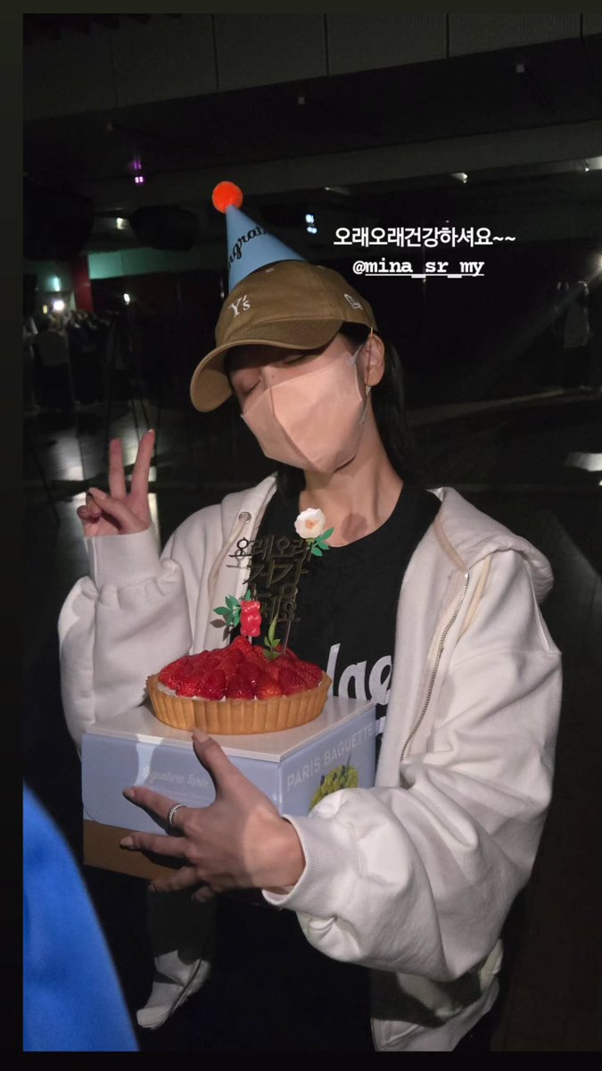 pinkot9's tweet photo. IG story uodate from Sana, Jeongyeon and Nayeon. The girls are together during Mina's birthday 🫂❤️🥹 https://t.co/HJc2v8IM3t