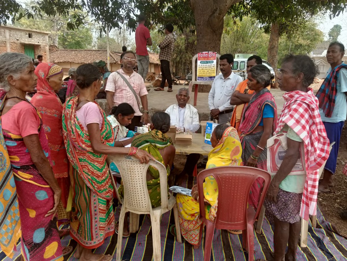 BhoomikaOrg's tweet image. A 𝐌𝐞𝐠𝐚 𝐂𝐚𝐭𝐚𝐫𝐚𝐜𝐭 𝐒𝐜𝐫𝐞𝐞𝐧𝐢𝐧𝐠 𝐂𝐚𝐦𝐩 
Bhoomika Organisation like to express our #gratitude to all our partners for helping us provide high-quality eye care services to #underserved_communities.

Here are some glimpses of the camp:

#BhoomikaOrganisation