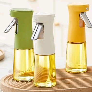 VoghionOfficial's tweet image. Say goodbye to messy cooking! 📷 This glass spray oil bottle makes it easy to control portions and keep things clean in the kitchen. Perfect for air frying, grilling, and salads! 📷📷 @23263767
#KitchenEssential #CookingHacks #OilSpray #VoghionFinds #HomeChef #AirFryerLover