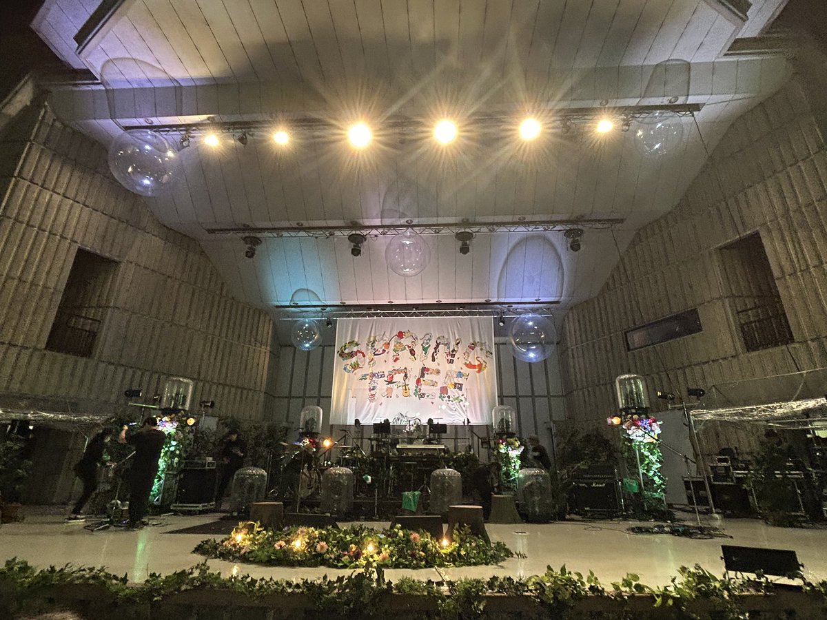 19941213_leo's tweet image. 2025.3.22
YAON 〜 #SPRINGTREE 〜 vol.2

会う約束してないのにみんなとわちゃわちゃできたり
初メンとの4連･飲み会をしたりと、
ほんと楽しかったっ！！！

グッとポイントめちゃあったのに、感動したことしか覚えさせてくれない超衝撃ライブをこの距離で味わえて幸せでした…💫

 #家入レオ