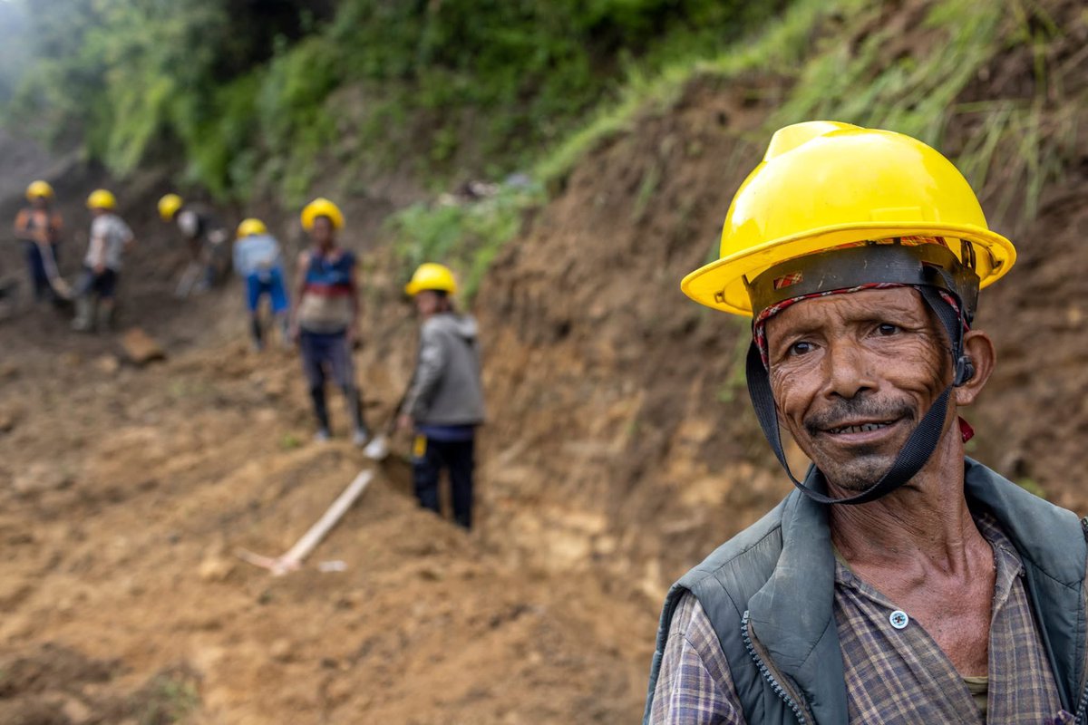 जाजरकोट भूकम्पबाट प्रभावितलाई बेलायती सहयोग!
🇬🇧has supported more than 84,000 people with food assets through Cash for Work program by working with <a href="/WFP_Nepal/">WFP Nepal</a> in #Jajarkot and #WestRukum as part of the Joint Recovery Action Plan #JRAP implemented by <a href="/UN_Nepal/">United Nations in Nepal</a>.