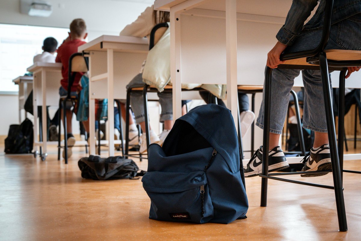 le_Parisien's tweet photo. Comment lutter contre l’inquiétant phénomène des armes blanches à l’école ?
➡️ https://t.co/BkpcLHnTu4 https://t.co/N3x4lZsoLN