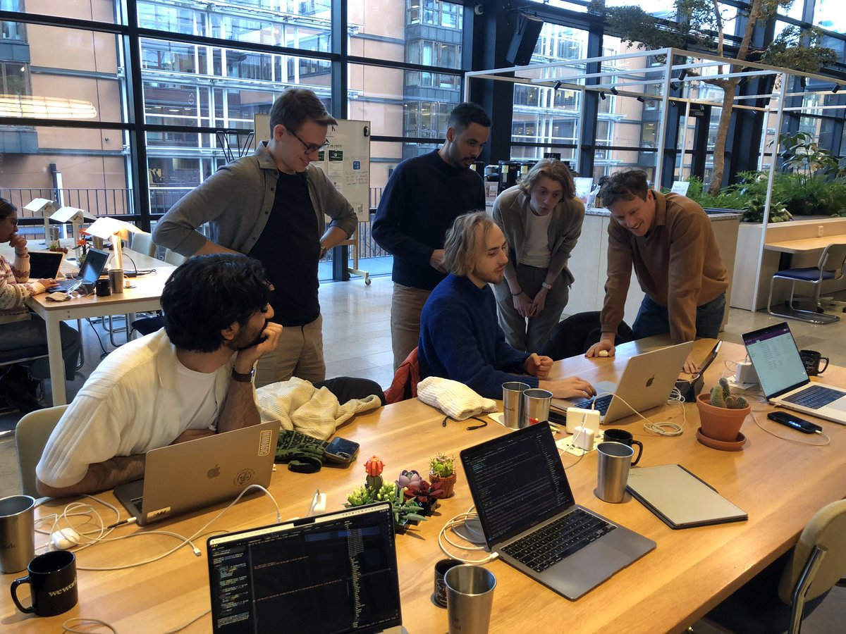 charles_maddock's tweet photo. When bro’s code is so amazing it can turn any room of devs into a renaissance painting https://t.co/NApKECk7D9