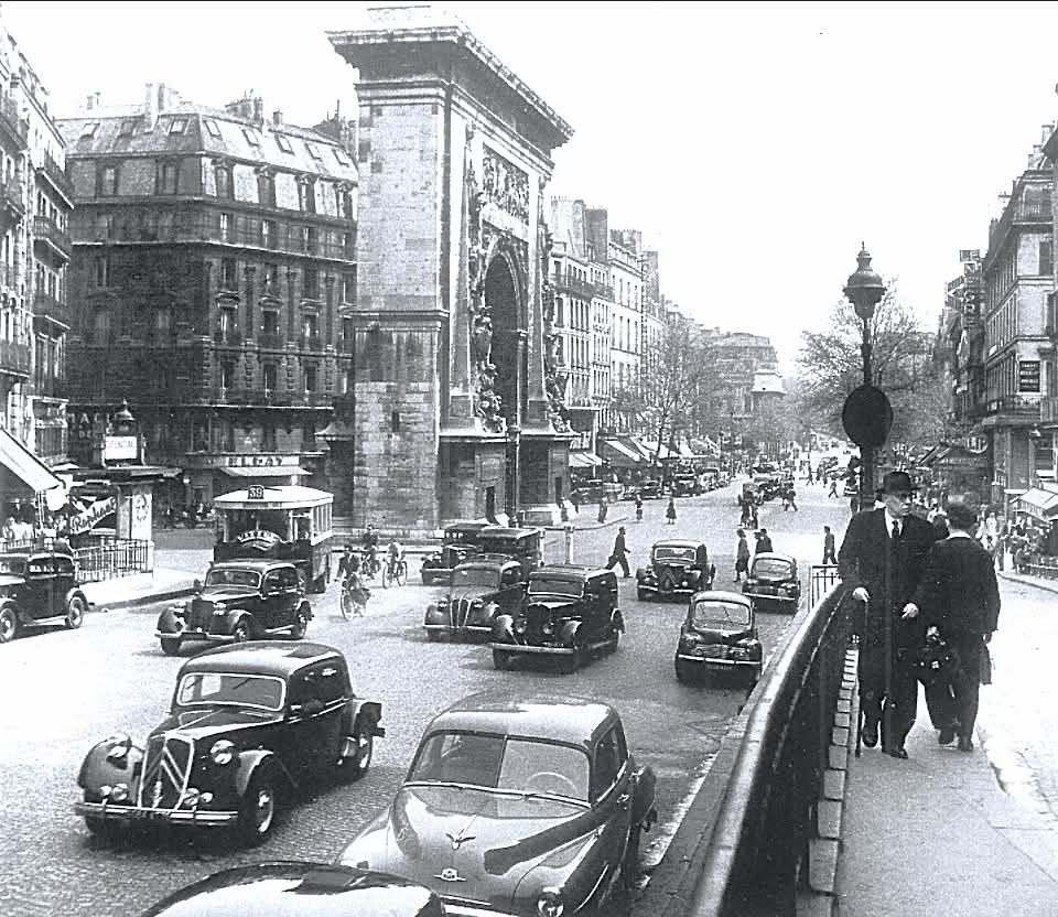 Bonjour. 📷☕️🥐

Porte Saint-Denis 📷.
1953. Paris