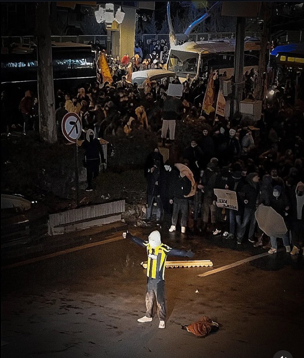 painart_'s tweet photo. Alevler yükseliyor
Ve eğer biz yanarsak,
Sende bizimle birlikte yanarsın.! https://t.co/4AEz2a9pcQ