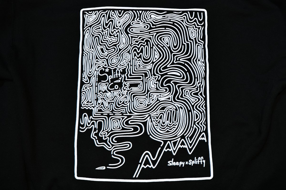 SleepyDesign's tweet image. First time messing around with a zip up 
#sleepy #trippy #hoodies
