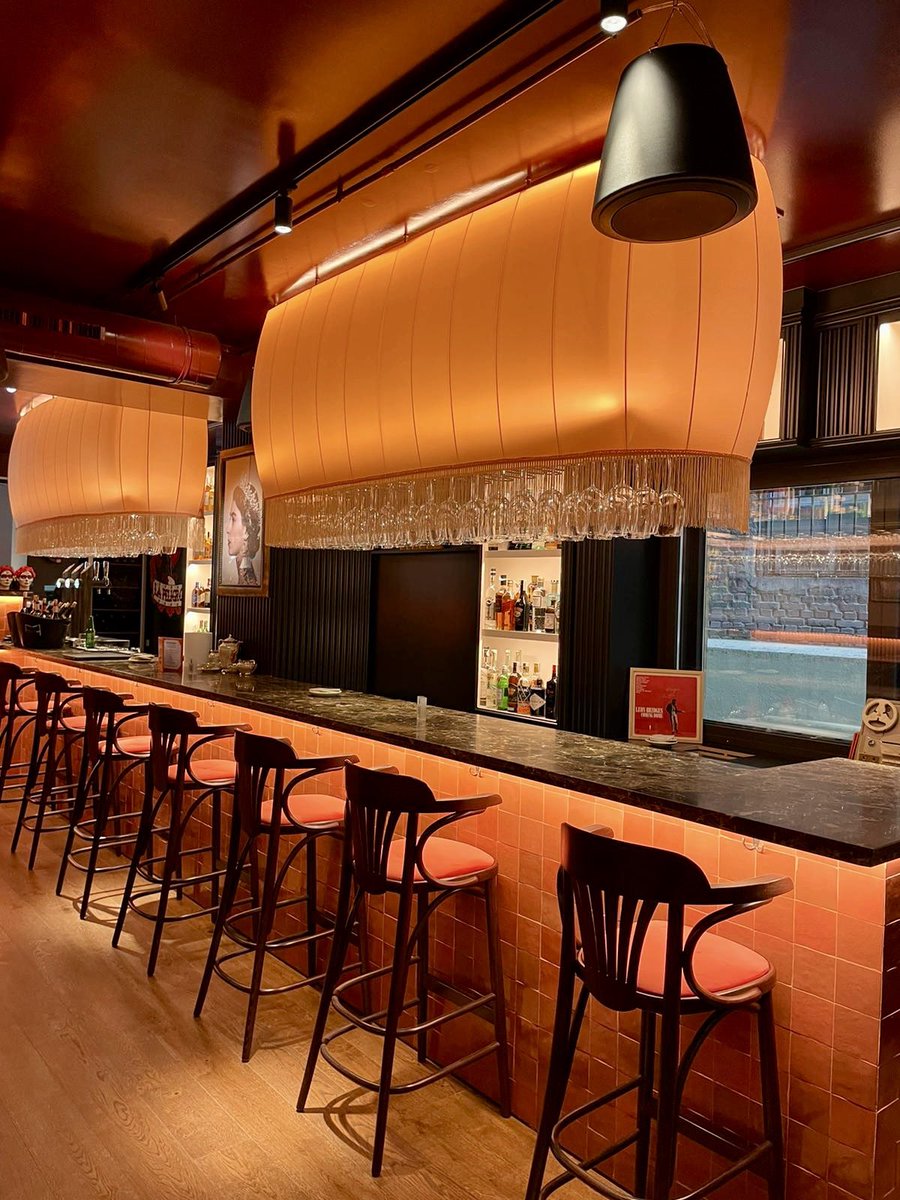 Restaurante La Peligrosa. Madrid

Santuario de la música, su gastronomía mexicana se complementa con una cuidada oferta de conciertos y cócteles de autor.