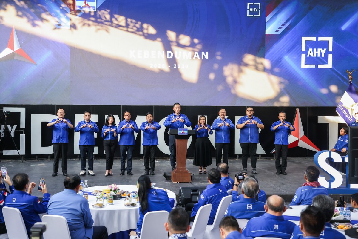 Secara langsung saya mengumumkan dan memperkenalkan nama dan jabatan pengurus <a href="/PDemokrat/">Partai Demokrat</a> masa bakti 2025-2030 di Kantor DPP Partai Demokrat, Wisma Proklamasi 41, Minggu sore (23/3). Saya berupaya untuk menjadikan Partai Demokrat sebagai rumah besar bersama untuk seluruh kader