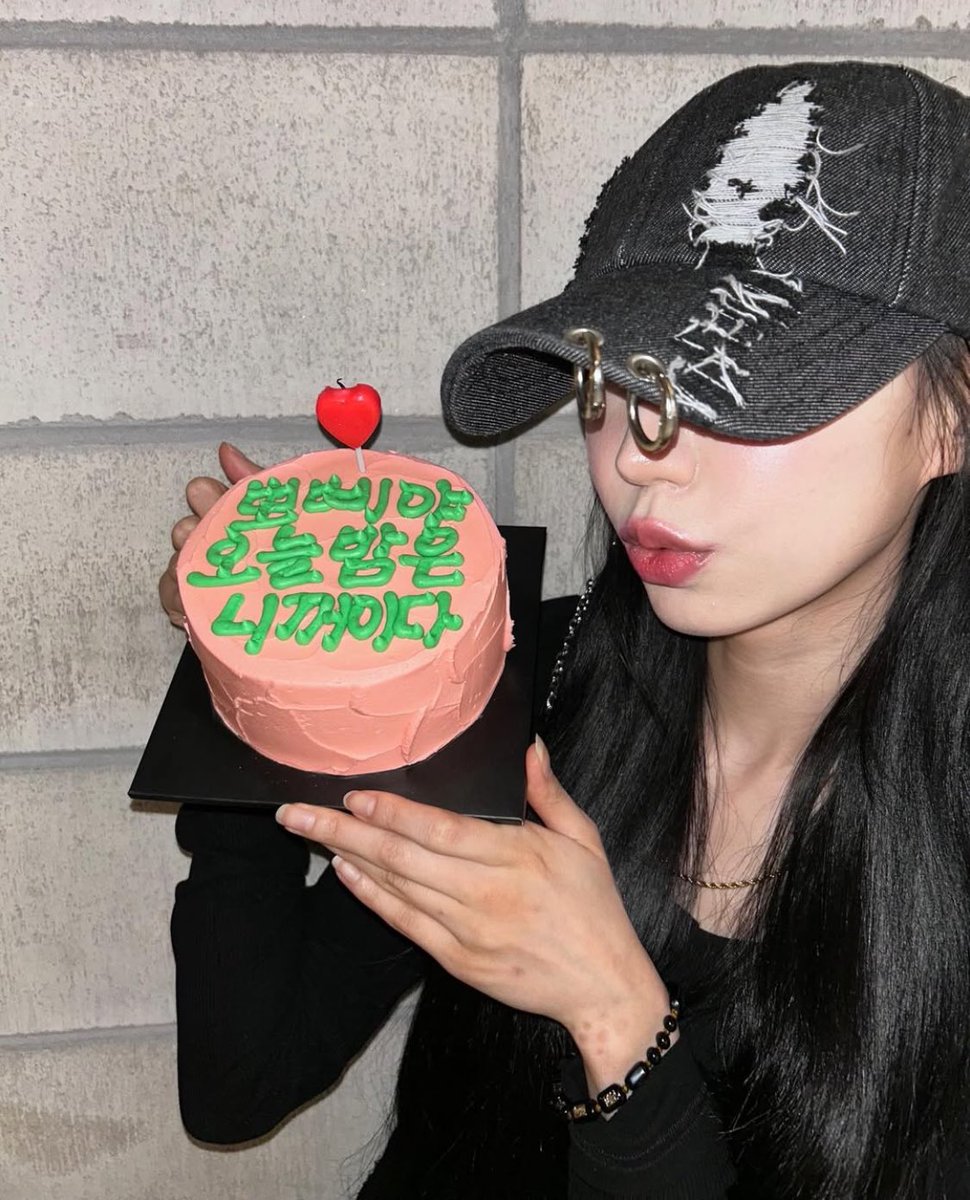 zuuniverseina's tweet image. [ zuu instagram ] post : 🎂
#SECRET_NUMBER #ZUU #주 #ジュ