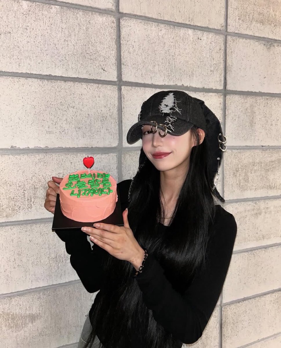 zuuniverseina's tweet image. [ zuu instagram ] post : 🎂
#SECRET_NUMBER #ZUU #주 #ジュ