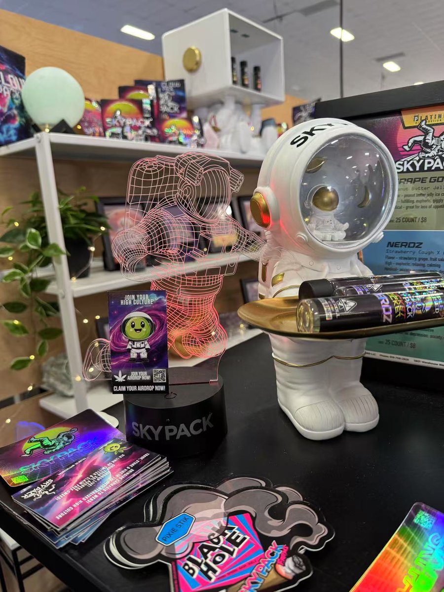 PotSeedweb3's tweet image. Big thanks to Skypack for the collab! 💚 Great vibes at Hall of Flowers—we’ll keep supporting cannabis legalization. 🌿🚀 #HallOfFlowers #LegalizeIt