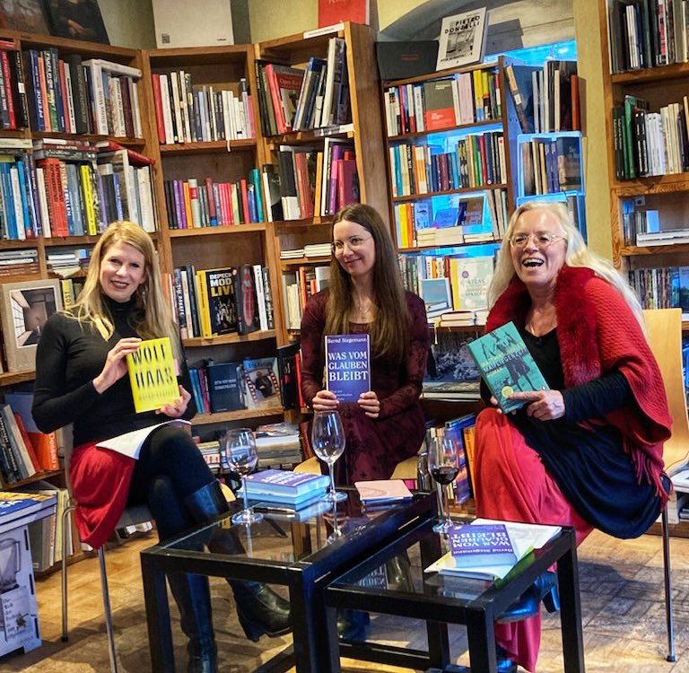 3 Bücher, 3 Frauen und manchmal 3 Meinungen - unsere neue Sendung ist da: m.youtube.com/watch?v=z2i73j…