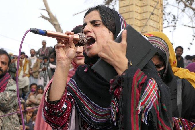 Pakistan registers terrorism charges on human rights leader Mahrang Baloch    

Read more: 𝐉𝐮𝐬𝐭𝐢𝐜𝐞 𝐅𝐨𝐫 𝐌𝐚𝐡𝐫𝐚𝐧𝐠 𝐁𝐚𝐥𝐨𝐜𝐡
facebook.com/share/p/12Gkzn…

#MahrangBaloch #StopBalochGenocide #QuettaBleeds #BalochistanIsBleeding #ReleaseMahrangBaloch #Balochistan