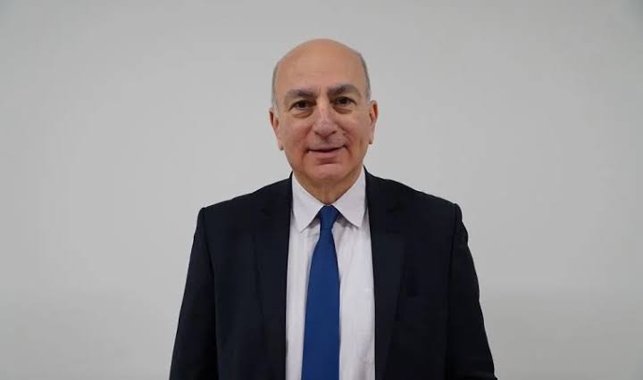 İktisatçı Mahfi Eğilmez: "Merkez Bankası, kurun fırlamasını önlemek için milyarlarca dolar döviz sattı. 

Bu adımlar TCMB’nin ciddi rezerv erimesi yaşamasına neden oldu."