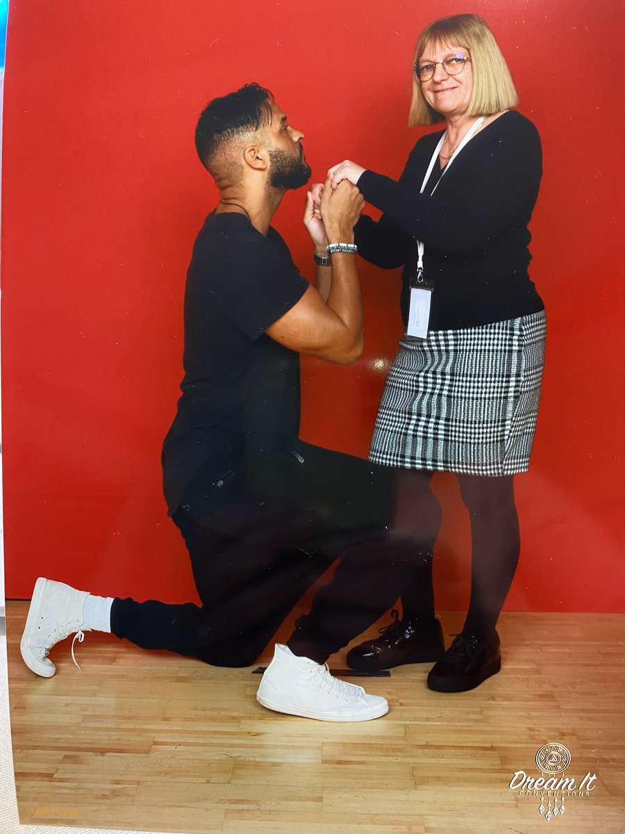 Finally 😉 I love my photos 😍!
Thank you so much <a href="/MrRickyWhittle/">Ricky Whittle</a> 🥰❤️
I already miss you
#dreamitfest2 #Paris <a href="/DreamitCon/">Dream It Conventions</a>