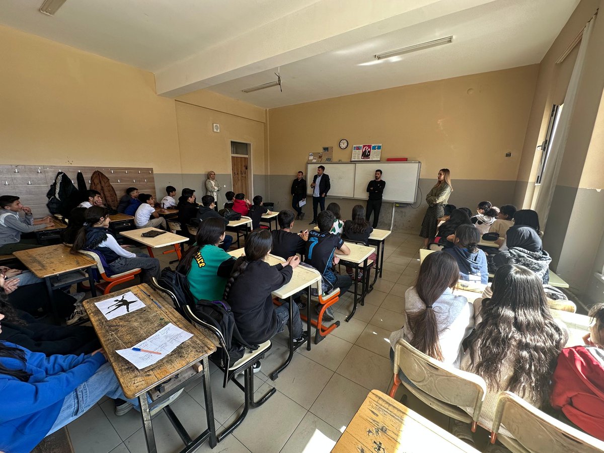 Kbportaokulu's tweet photo. 8.sınıf öğrencilerimize lgs bilgilendirmeleri yapıldı.
@mardinilmem 
@nusaybin_mem 
@umitcetin47100 
@selimtek https://t.co/vFLn2OiZ9c
