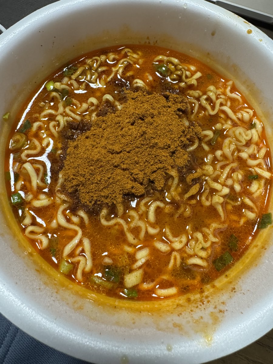 お昼ご飯🍜辛辛魚❤️

美味しいけどお腹は確実に壊すw

みんなの一番好きなカップ麺教えて😎