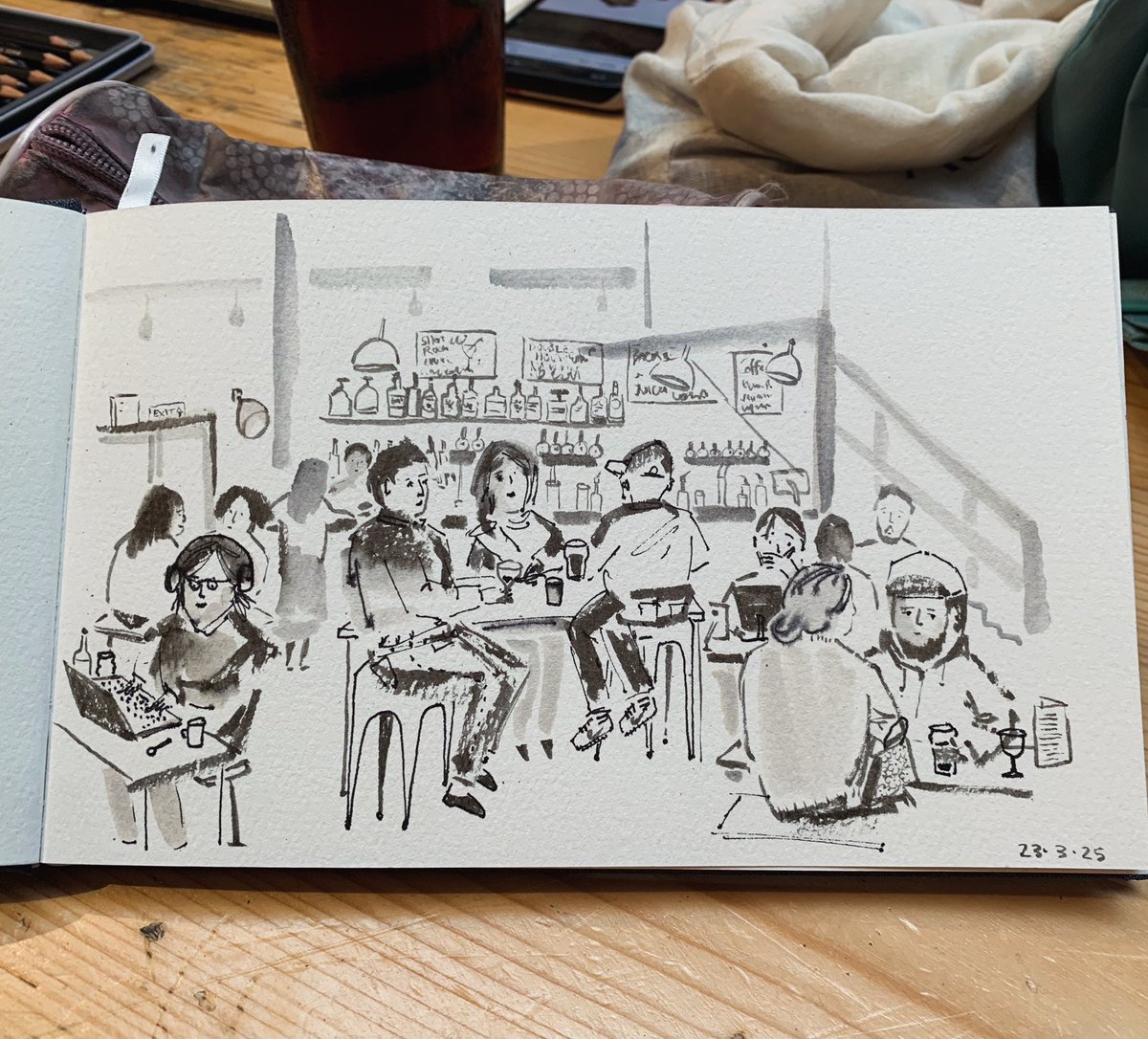 Had a wonderful day with <a href="/ellie_dave/">Ellie Davison</a> ❤️ walking, talking, eating, drinking, drawing, travelling and singing (me watching TMF formerly Maze at O2 Indigo).  
Our afternoon was spent drawing in the pub
#dailydrawing #ArtistOnTwitter #ArtistOnX #thedailysketch