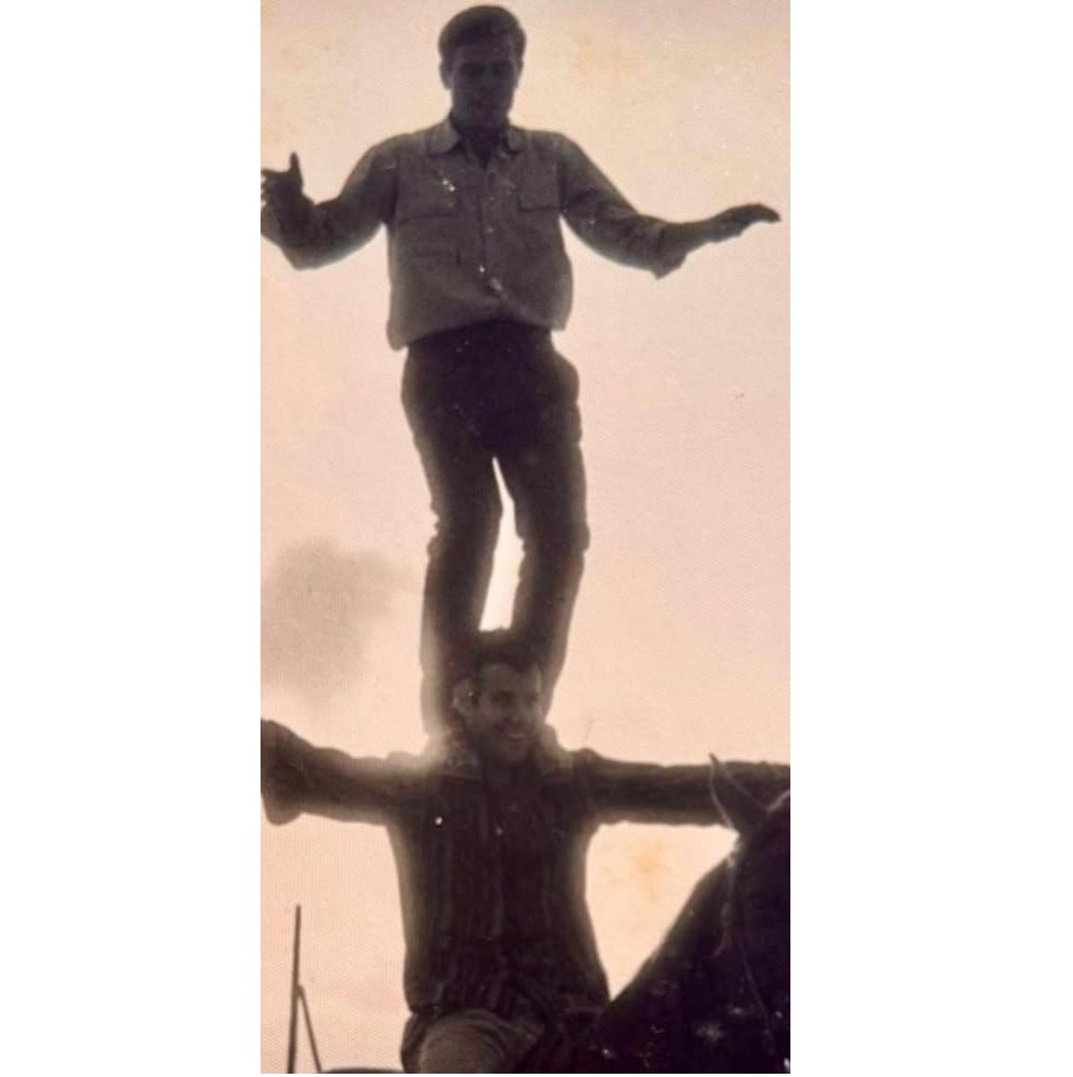 Bon dia! en Joan Pera ens ha fet arribar aquestes fantàstiques fotos d'en Narcís Sauleda i en Josep Pera, fent acrobàcies a dalt del cavall, per tal de compartir-les amb vosaltres!

🐴🐴🐴🐴🐴🐴🐴🐴🐴🐴

Si teniu fotos i ens les voleu fer arribar ens fareu molt feliços!