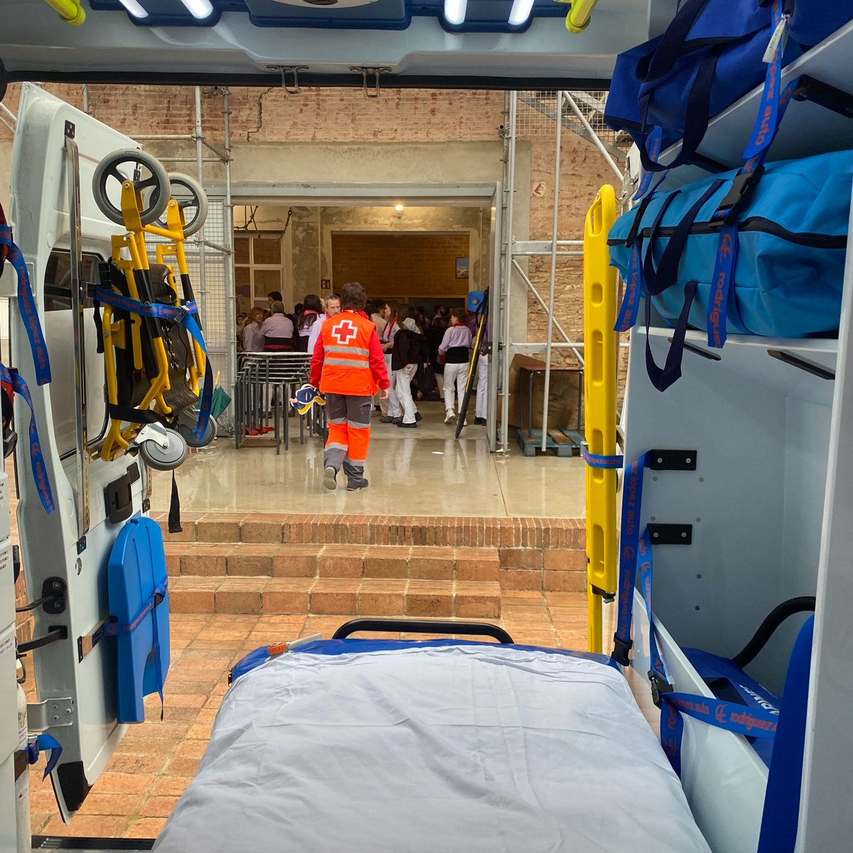 CreuRojaTRS's tweet photo. Aquest cap de setmana la pluja no ha parat al nostre voluntariat, i hem pogut acompanyar amb els nostres serveis preventius als assistents a la Festa Major de Can Palet i als Castells de Cal Reig.
#SerMillors #PreventiusCreuRoja https://t.co/O5CSMRNbmW