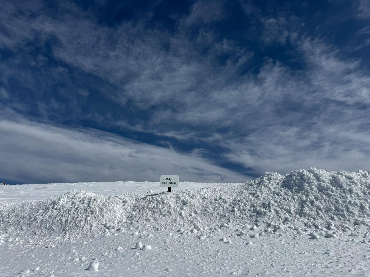 🌨️ ¡La nieve sigue acumulándose en las cumbres de Sierra Nevada! ❄️ Nuestros Agentes de Medio Ambiente y Celadores están en la zona para informar y garantizar tu seguridad.

📢 Si visitas la montaña, sigue siempre las indicaciones y respeta las normas.

#AAMM