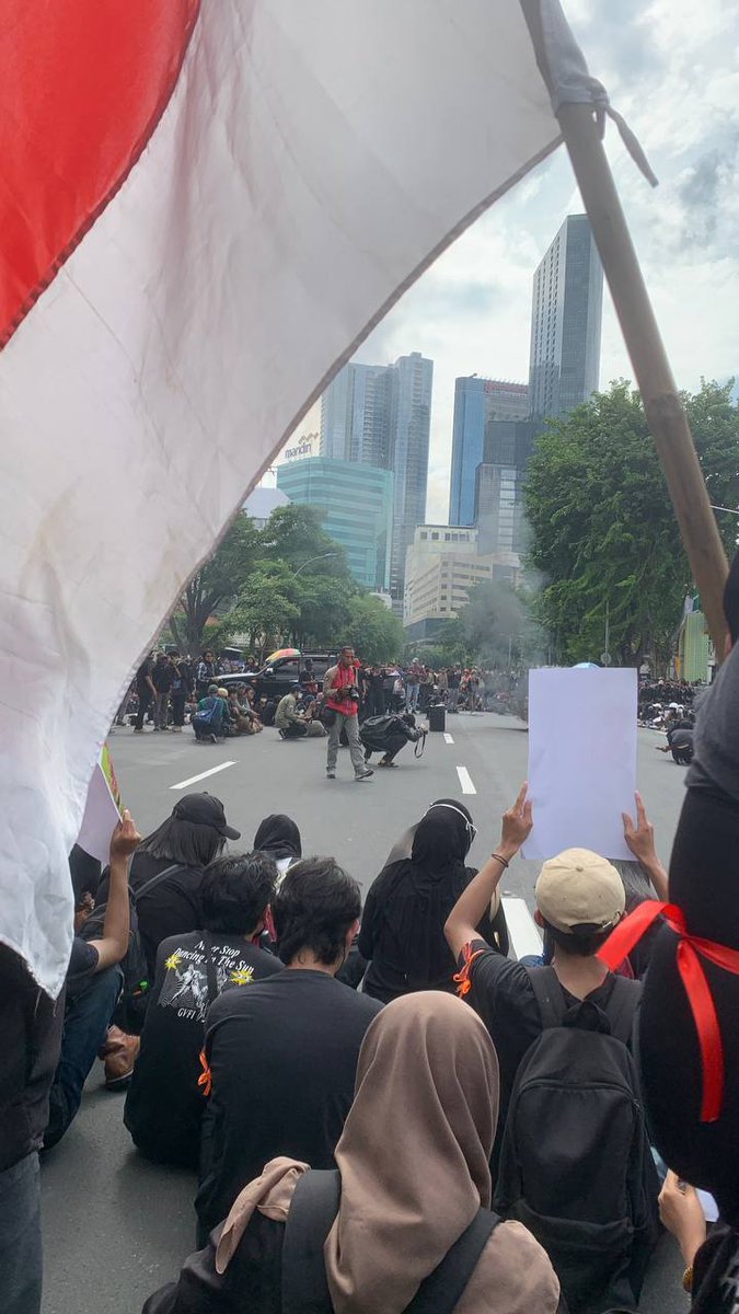 barengwarga's tweet image. [📍Surabaya, 14:15 ]  Orasi massa aksi #031Melawan #CabutUUTNI