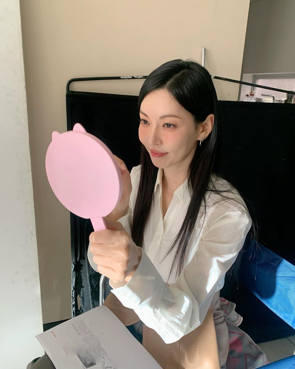 📎 (@blueisnv) on Twitter photo 