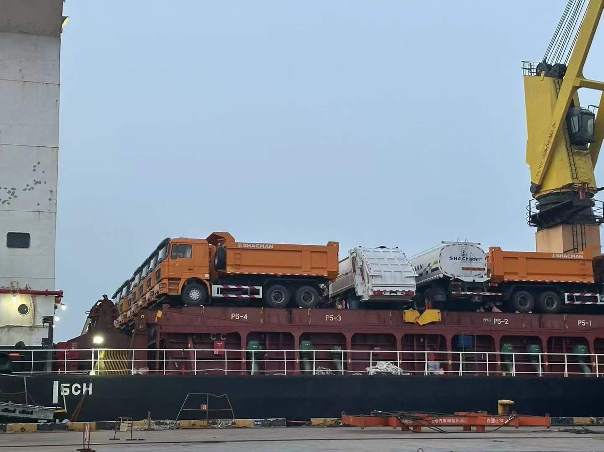 NicoleC24419658's tweet image. F2000 Dump Trucks ～～