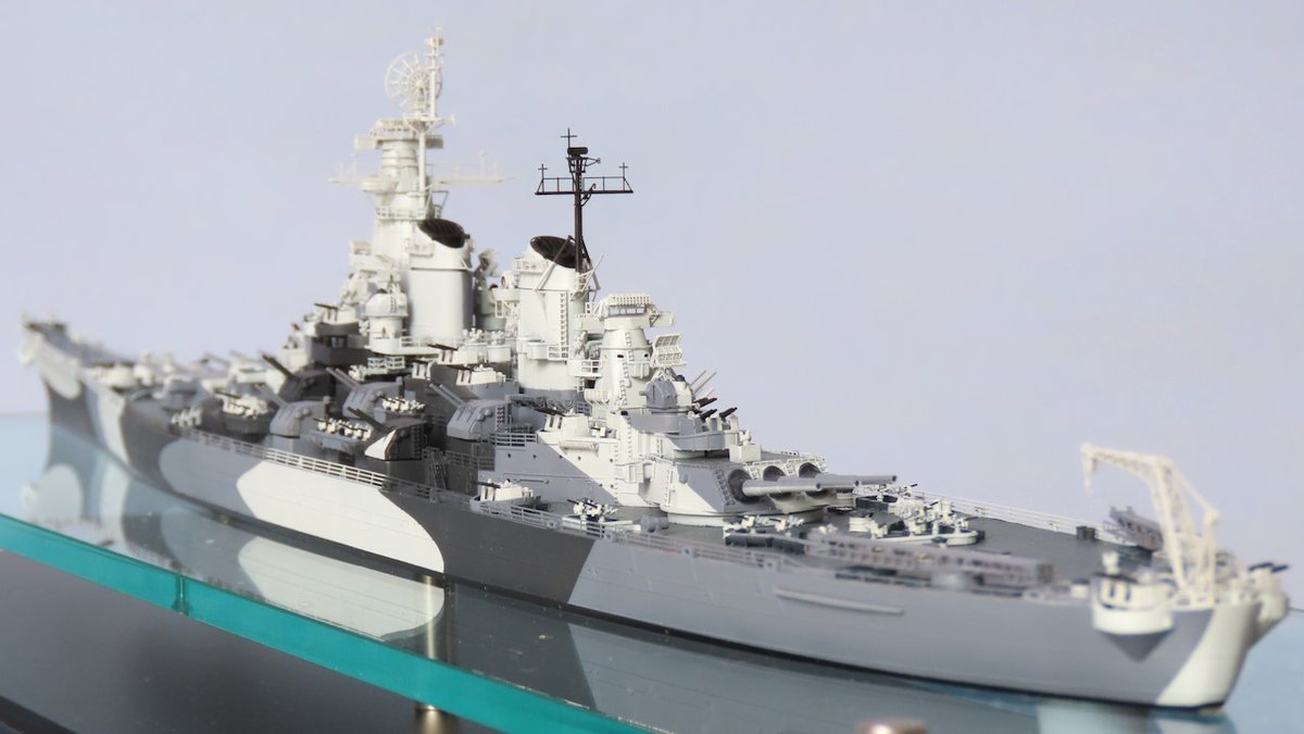 adm_beaver's tweet photo. 久々の作品画像です。

ネイビーヤードvol.49掲載作例
1/700 ミズーリ（ベリーファイア）

張り線作業と一部パーツ取付けが締め切りに間に合わず、未完のままです。 https://t.co/444N2RgW5T