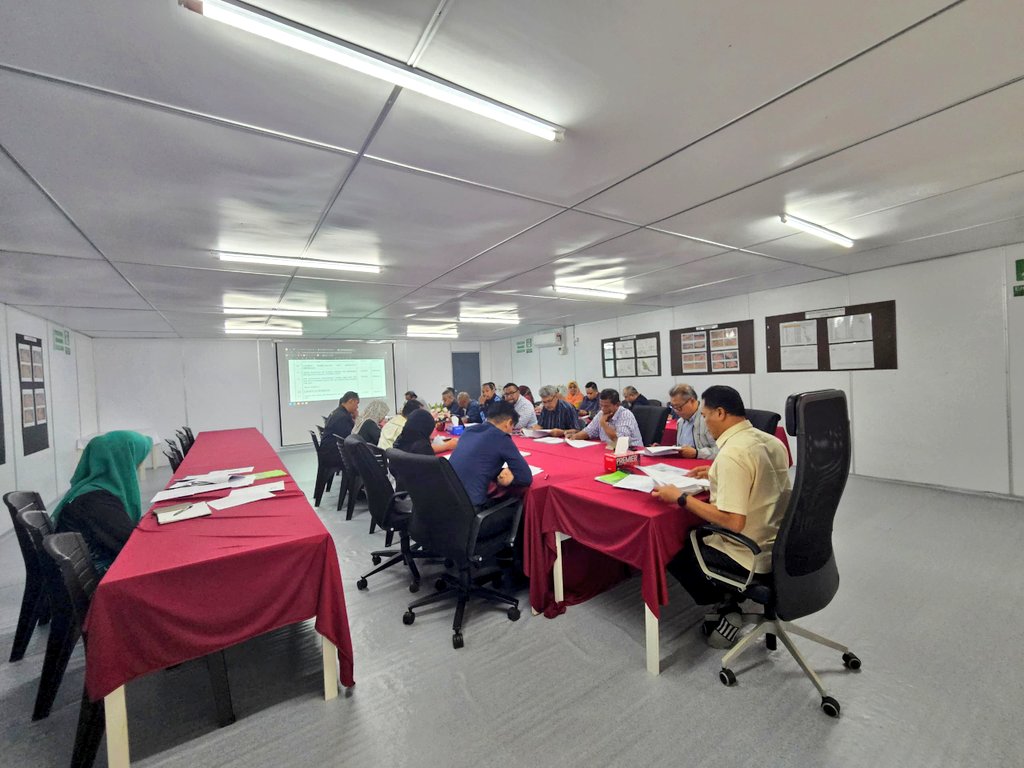 PasukanProjekTrg (@teamprojektrg) on Twitter photo Mesyuarat tapak bulan Mac 2025 bagi projek Cadangan Pembinaan Kompleks Sek. Men. IMTIAZ Yayasan Terengganu Marang, Kg. Tok Muchong, Terengganu. <a href="/HasliJKR/">Hasli Ibrahim (Ir. Dr.)</a> <a href="/JKRTerengganu/">JKR Terengganu</a> <a href="/TeamProjekTrg/">PasukanProjekTrg</a> <a href="/IrhjNapi/">Ir.Hj.MohdNapi</a> #PPPNT #BerJasaKepadaRakyat #JKR Mesyuarat tapak bulan Mac 2025 bagi projek Cadangan Pembinaan Kompleks Sek. Men. IMTIAZ Yayasan Terengganu Marang, Kg. Tok Muchong, Terengganu. <a href="/HasliJKR/">Hasli Ibrahim (Ir. Dr.)</a> <a href="/JKRTerengganu/">JKR Terengganu</a> <a href="/TeamProjekTrg/">PasukanProjekTrg</a> <a href="/IrhjNapi/">Ir.Hj.MohdNapi</a> #PPPNT #BerJasaKepadaRakyat #JKR