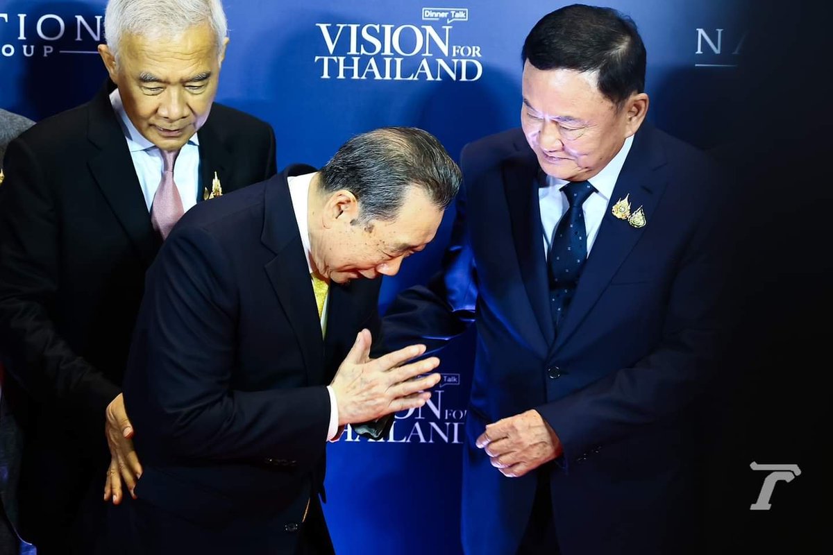 subjonok's tweet photo. สิ่งที่สส.กาย #พรรคประชาชน #อภิปรายไม่ไว้วางใจ เห็นชัดเลยว่า #แพทองธารชินวัตร อุ้มชูเจ้าสัว นิ่งเฉยต่อปัญหาที่เกิดขึ้น โดยไม่สนสี่ส���แปดอะไรเลย #ประชุมสภา #อภิปรายไม่ไว้วางใจ68 https://t.co/aN7NbSAB6i