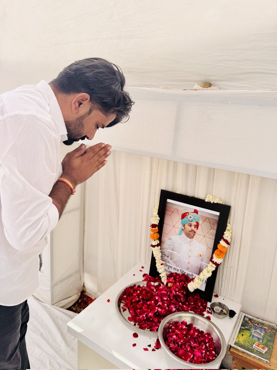 Jalaram Pliwal RLP (@pliwalrlp) on Twitter photo आज जोधपुर पहुंचकर शिव के पूर्व विधायक आदरणीय श्री जालमसिंह जी रावलोत के पुत्र स्वर्गीय निपुण राज सिंह भाटी के पिछले दिनों हुए असामयिक निधन पर श्रदांजलि अर्पित की
पुनः सादर श्रदांजलि
शत शत नमन
<a href="/hanumanbeniwal/">HANUMAN BENIWAL</a> <a href="/RLPINDIAorg/">Rashtriya Loktantrik Party</a> आज जोधपुर पहुंचकर शिव के पूर्व विधायक आदरणीय श्री जालमसिंह जी रावलोत के पुत्र स्वर्गीय निपुण राज सिंह भाटी के पिछले दिनों हुए असामयिक निधन पर श्रदांजलि अर्पित की
पुनः सादर श्रदांजलि
शत शत नमन
<a href="/hanumanbeniwal/">HANUMAN BENIWAL</a> <a href="/RLPINDIAorg/">Rashtriya Loktantrik Party</a>