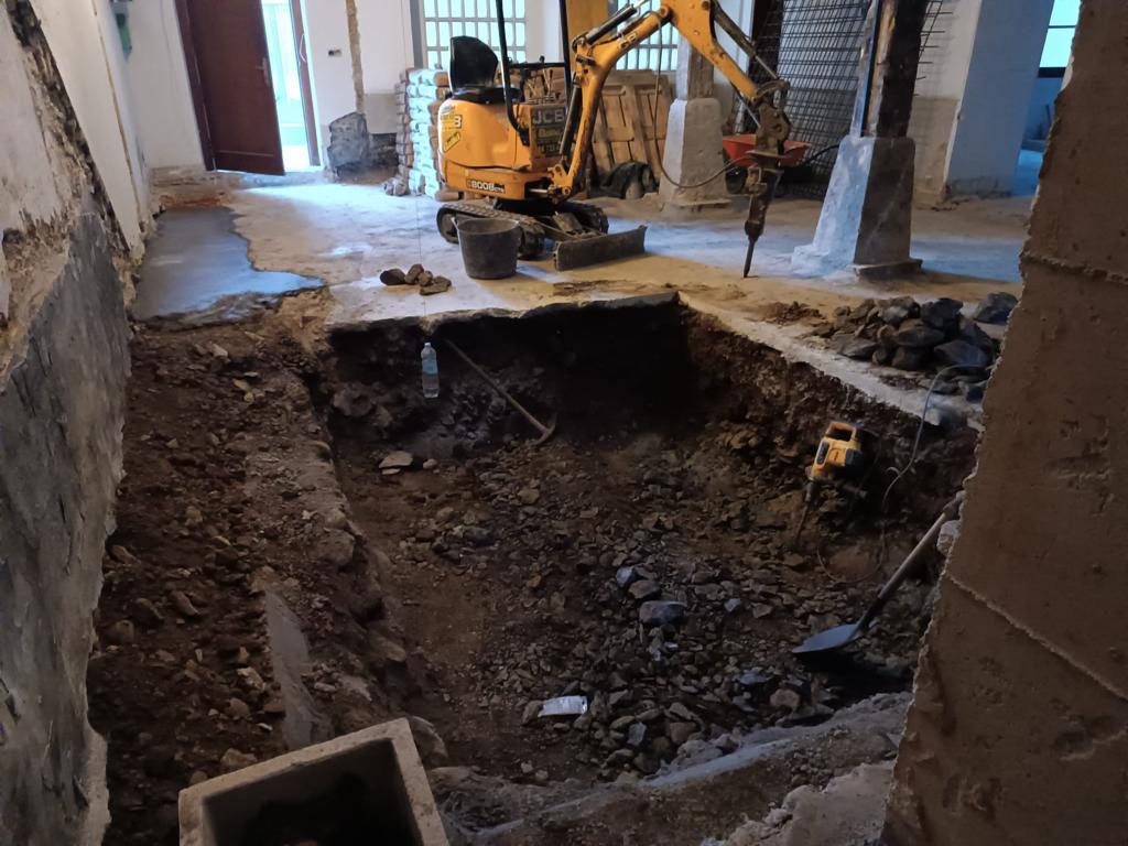 obrasinsignia's tweet image. Excavación de foso de ascensor en un edificio en Mundaka.
#ascensor #accesibilidad #eidificiosaccesibles #Mundaka #Mundaca #Bizkaia
