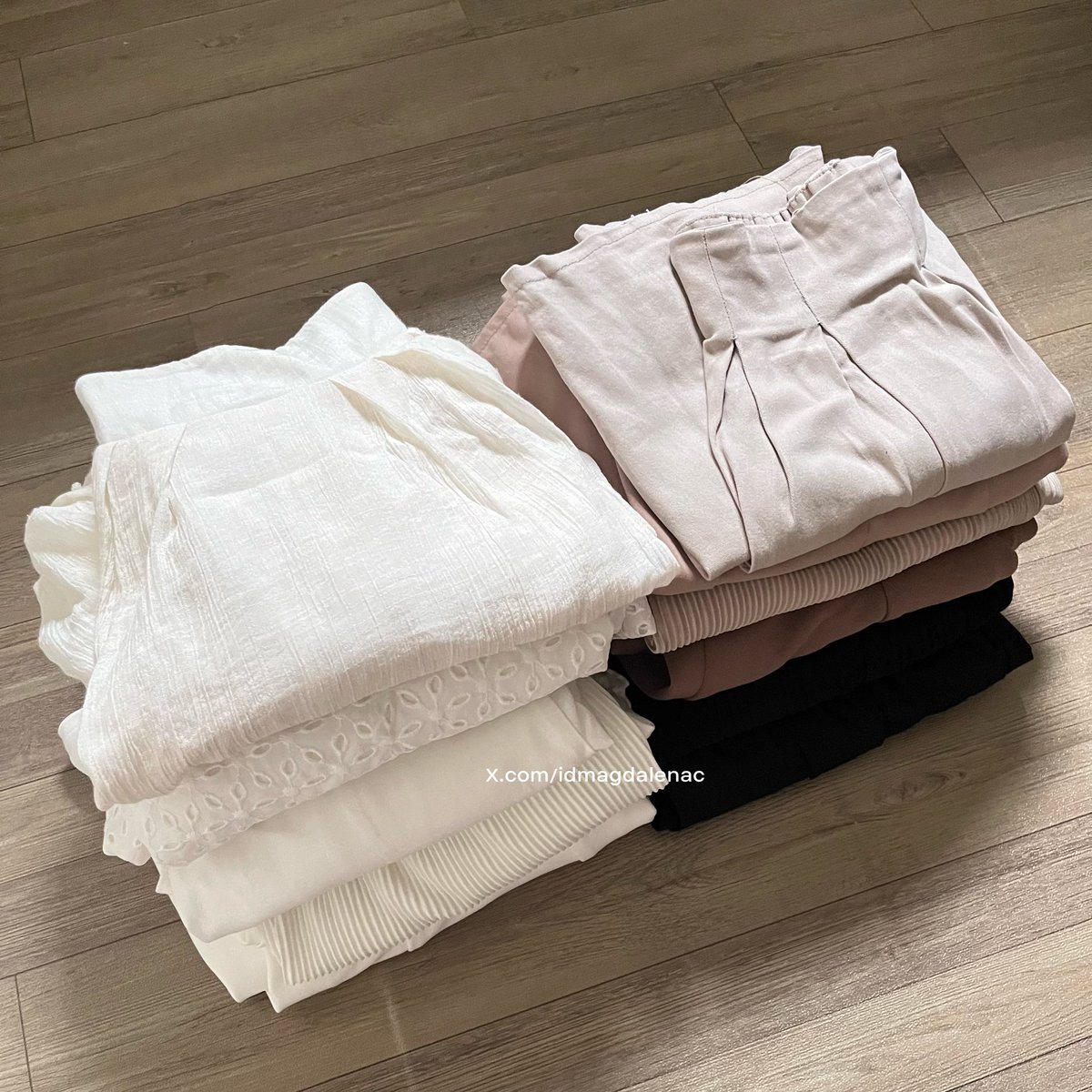Emang udah paling bener lebaran pake blouse + rok aja biar tetep bisa dipake lagi setelah lebaran😭👍🏻

Aku mau spill semua koleksi rok aku sekalian kasih referensi mix &amp; matchnya! harga roknya mulai dari 50 ribuan🫶🏻