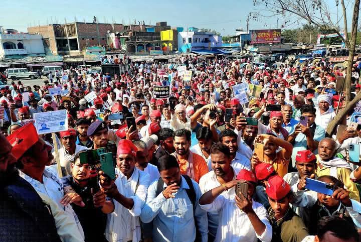 DevendraYadavMP's tweet image. फुलपरास के लोहिया चौक पे डॉ राम मनोहर लोहिया जी की 115वी जयंती समारोह को संबोधित करते हुए ।