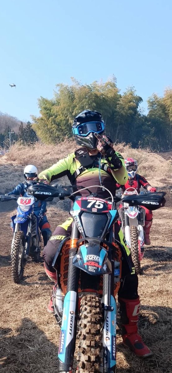 thUOKMNaLc9Ypx9's tweet image. トーマスが彼女とサプライズ応援しに来てくれました！
心から感謝します🙄
#日野ハード
#GNET