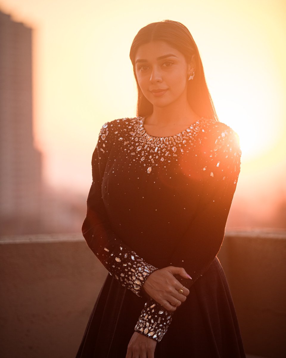 Likhna zaroori hai kya?
Aaj sirf sochu tumhe, chalega kya? 🤍

#EishaSingh #EishasTribe