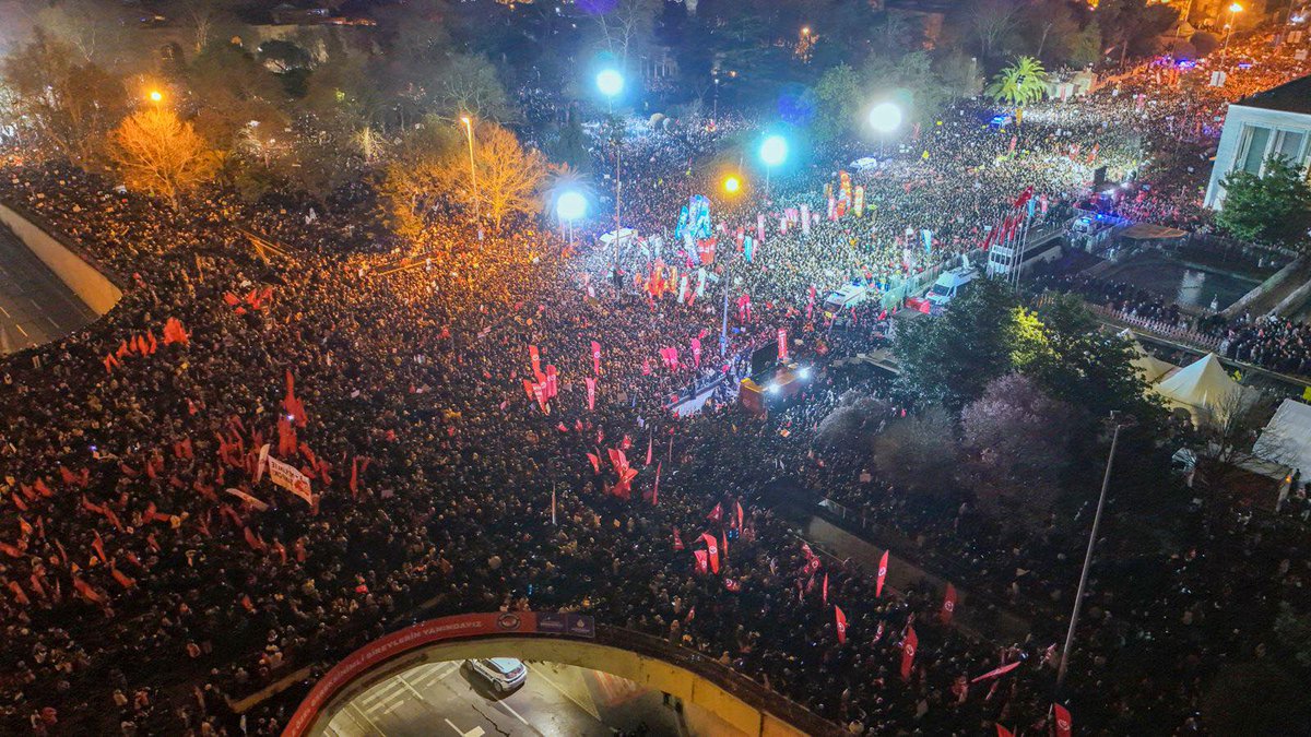 This Sunday’s primary election in Turkey saw 15 million votes in favour of nominating Ekrem Imamogu, the imprisoned opposition figure who has now been suspended from running, as the CHP candidate for the Turkish presidential election. 

The PES stands in solidarity with those
