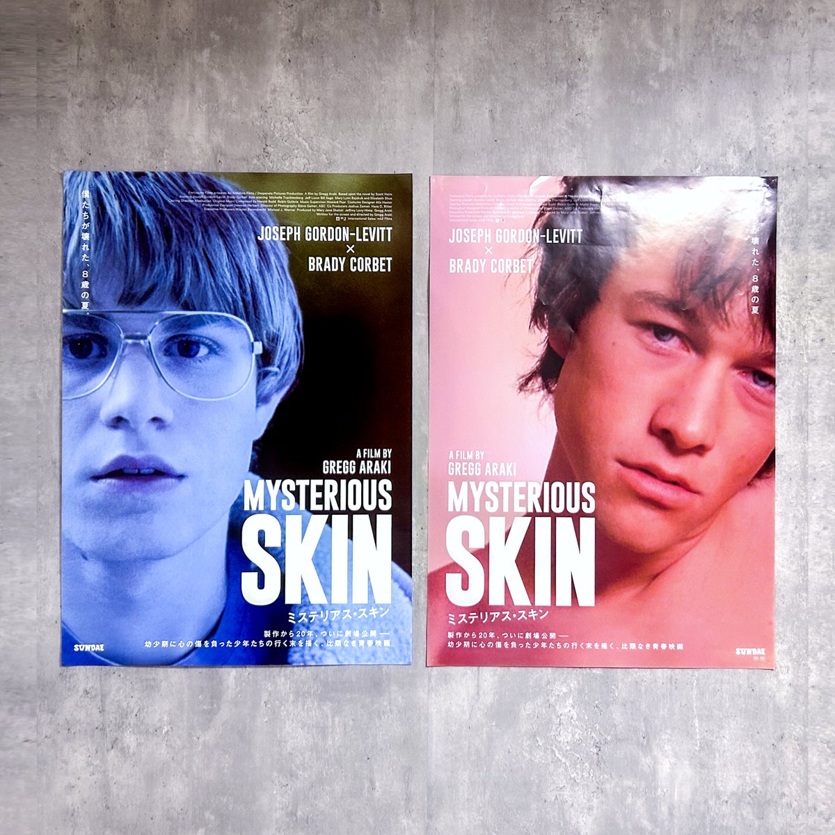 MystSkin_jp's tweet photo. ◤ 𝗦𝗣𝗘𝗖𝗜𝗔𝗟 ◢

#ミステリアス・スキン
公開記念キャンペーン第𝟯弾

抽選で𝟯名様に
ニール＆ブライアンの
【B2ポスターセット】
をプレゼント🛸

応募方法
①@MystSkin_jp をフォロー
② 本投稿をRP

※4.7(月)正午〆
※当選者のみDM https://t.co/loen8qu60n
