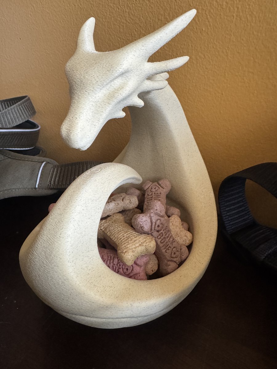 Hey, all! I've got a model in the <a href="/Thangs3D/">Thangs3D</a> #Makers' contest this week, but I'm still below the "fold." If there's any chance you would drop a ❤️ on my Dragon Bowl at the link, I'd certainly appreciate it!

It's way down in the "In the Running" section.😊

thangs.com/leaderboard/ma…