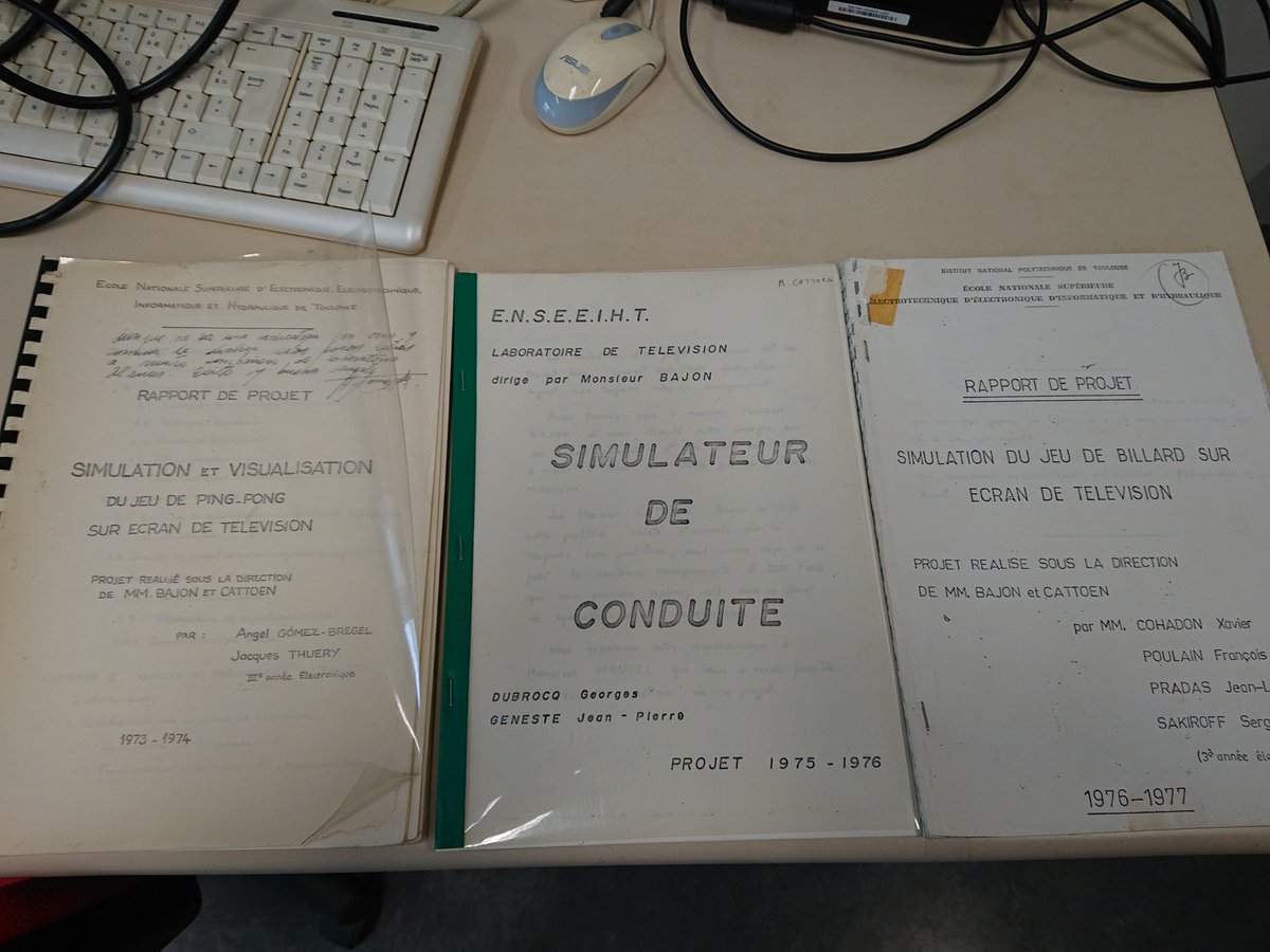 Le CNJV vient de faire entrer dans ses collections des archives d'une grande importance patrimoniale 📚! Il s'agit rien de moins que les premiers écrits universitaires parlant expressément de jeu vidéo 🕹️ en France 🇫🇷 qui nous soient parvenus. Récit en un thread 1/5 🧵