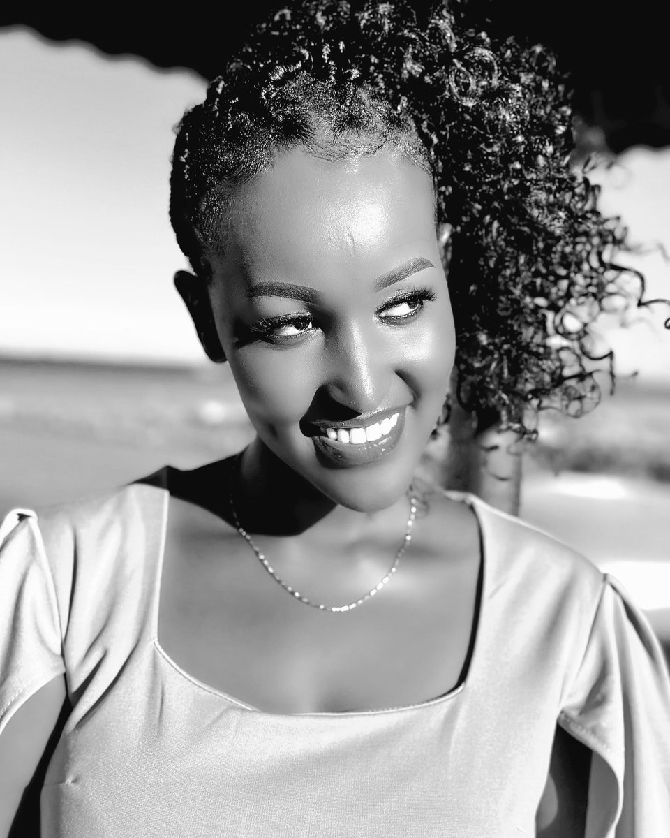 Natamani sana siku moja niwe mama wa watoto wengi Kama 6,7,8 etc

I’m working on becoming a wonderful mother and decent human being 🍀