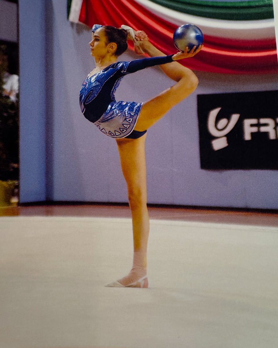 Elisa Santoni OLY (@elysantoni) on Twitter photo La mia palla ๐ซ
.
.
.
#ball #rg #rhythmic_gymnastics #rhythmic #rhythmicgymnastics #gym #gymnastics #back #throwback #memories #flexibility #flexible #thegladiator #polimnia #polimniaritmicaromana #competition #leotard La mia palla ๐ซ
.
.
.
#ball #rg #rhythmic_gymnastics #rhythmic #rhythmicgymnastics #gym #gymnastics #back #throwback #memories #flexibility #flexible #thegladiator #polimnia #polimniaritmicaromana #competition #leotard