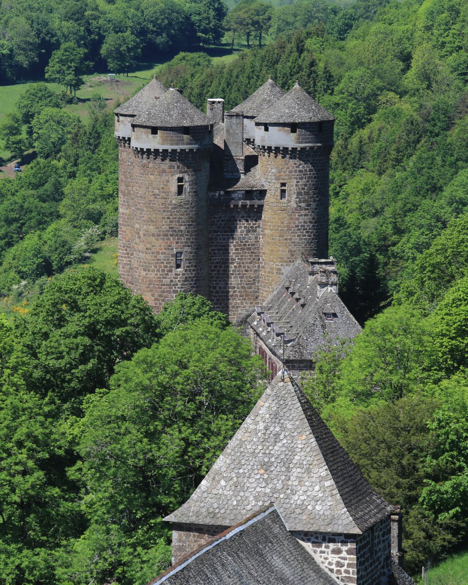 Tournemire, un village au cœur du Cantal ! 🌿

Entre ses maisons en pierre et son église perchée, ce village pittoresque est un véritable havre de paix, parfait pour les amoureux de la nature et du patrimoine. 😍 #Tournemire #Cantal

📷 : ©J-M. PEYRAL