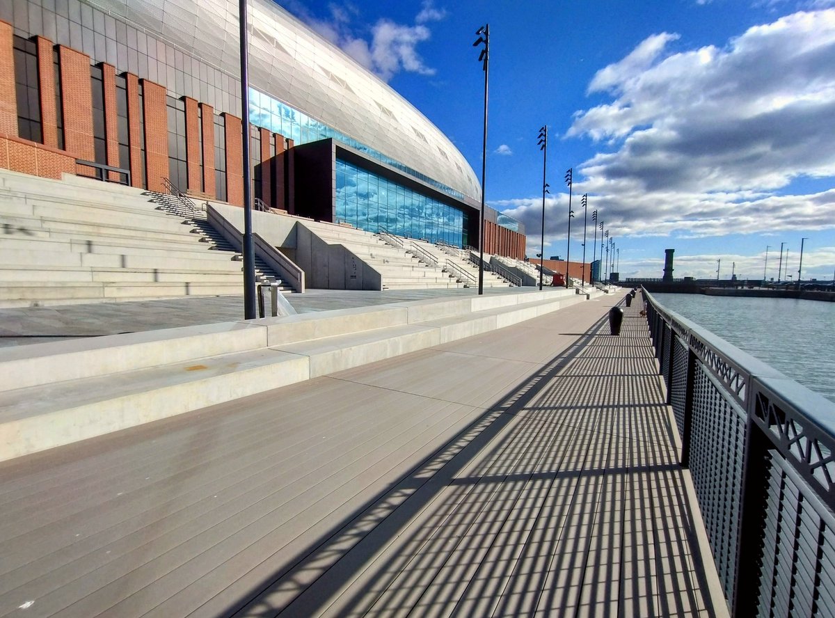 There's so many small details on the new <a href="/EvertonStadium/">Hill Dickinson Stadium</a> 

Here's one of my favourites. You can spot nods to the Archibald Leitch design on different elements including the railings on the west side

It means when the sun shines, the shadow of Goodison appears 🥹