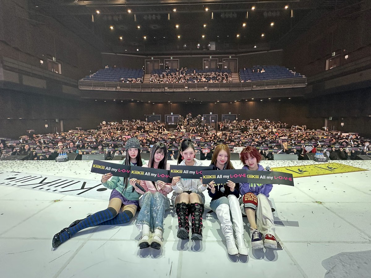 We_KiiiKiii's tweet photo. [📸]
250324 KiiiKiii The 1st EP [UNCUT GEM] Showcase

Let's go, KiiiKiii❤️‍🔥

#KiiiKiii #키키
#BTG #UNCUT_GEM
#KiiiKiii_BTG #KiiiKiii_UNCUTGEM https://t.co/Wq8nyfB8xr
