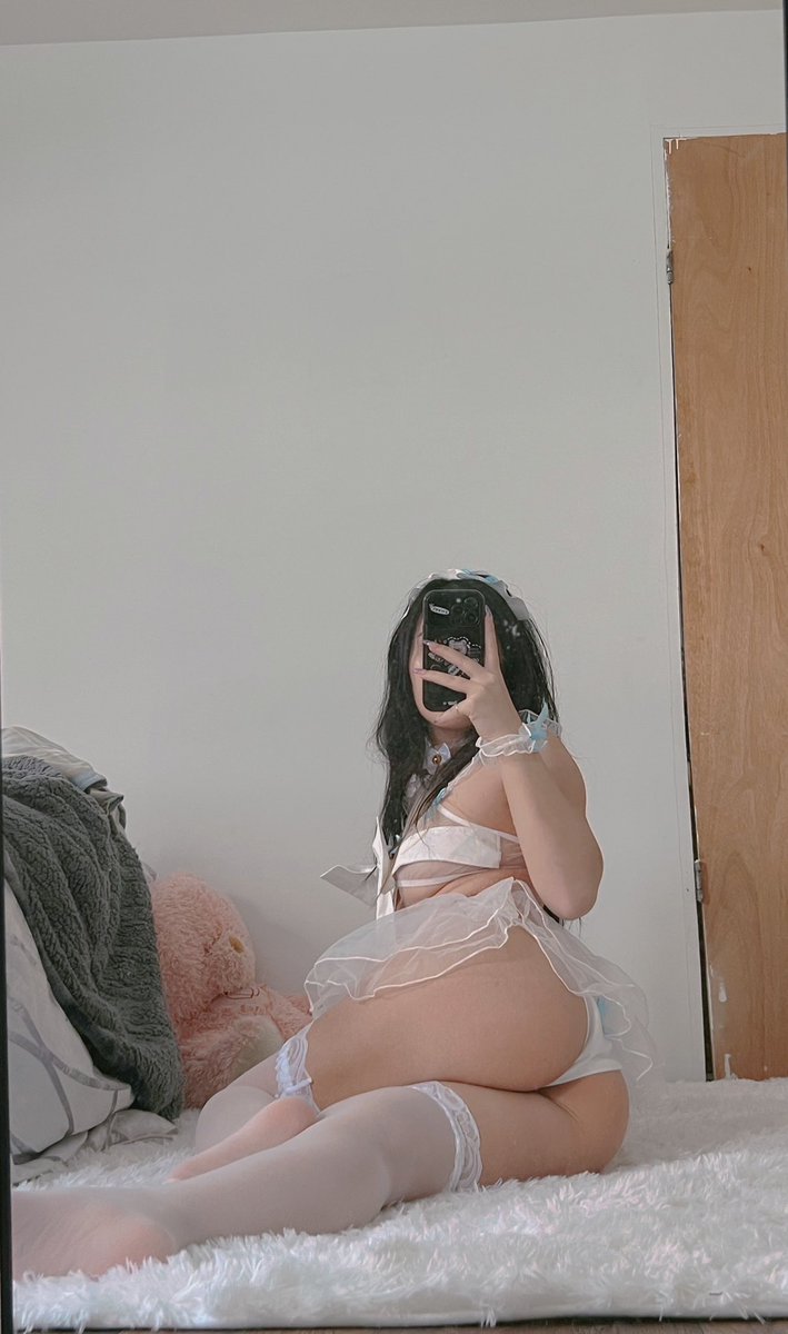 does white look good on me? https://t.co/6uu6sjnnw9